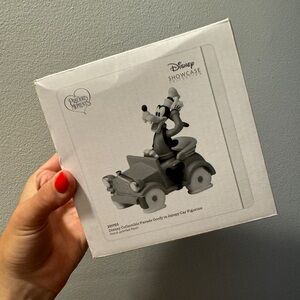 NEW IN PACKAGE Precious Moment Disney Goofy in Car
